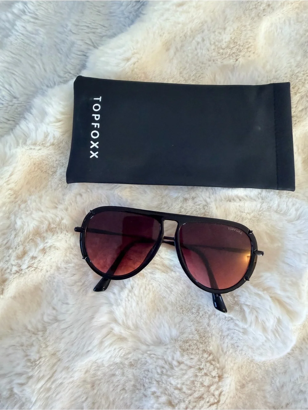 TopFoxx unisex Black Aviator Sunglasses with Brown Gradient Lenses